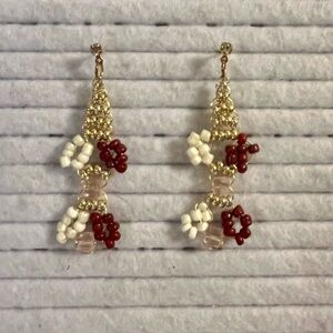 Elegant Beaded Earrings in Gold and Red